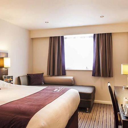 Premier Inn London Romford Central Eksteriør bilde