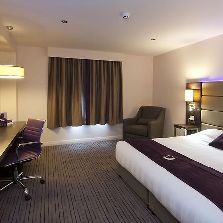 Premier Inn London Romford Central Eksteriør bilde
