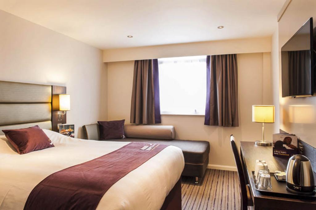 Premier Inn London Romford Central Eksteriør bilde