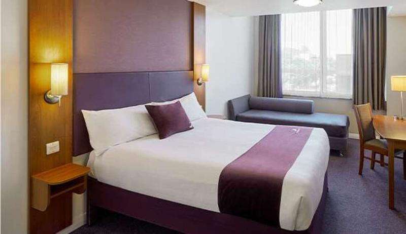 Premier Inn London Romford Central Eksteriør bilde